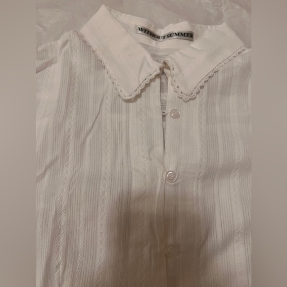 White shirt - Picture 2 of 9